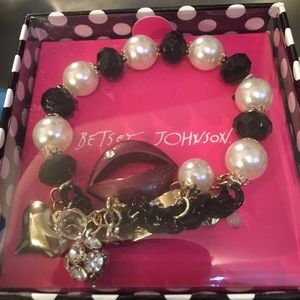 Betsey J Pearl Black, Purple Lips Whistle Bracelet